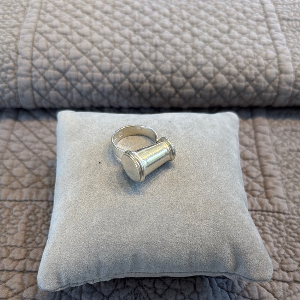 Bague en argent au design original